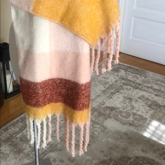 Crown Vintage New Scarf - Picture 3 of 11